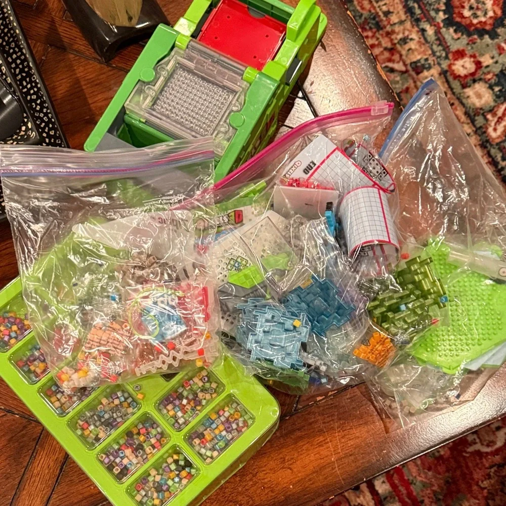 Colorful QIXELS cube building Set - Picture 1 of 5